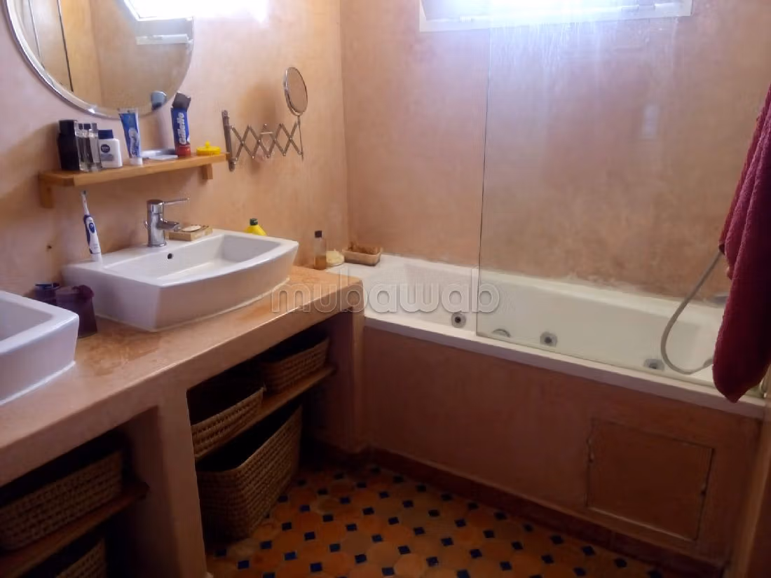 Fabulous house for sale. Surface area 360 m². Working fireplace, Property with swimming pool. 