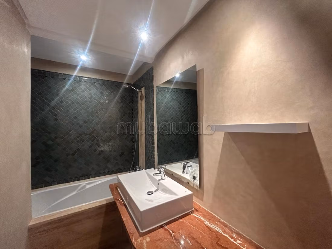 High quality house for sale in Route de Fez. 3 large rooms. Air conditioning and swimming pool. 