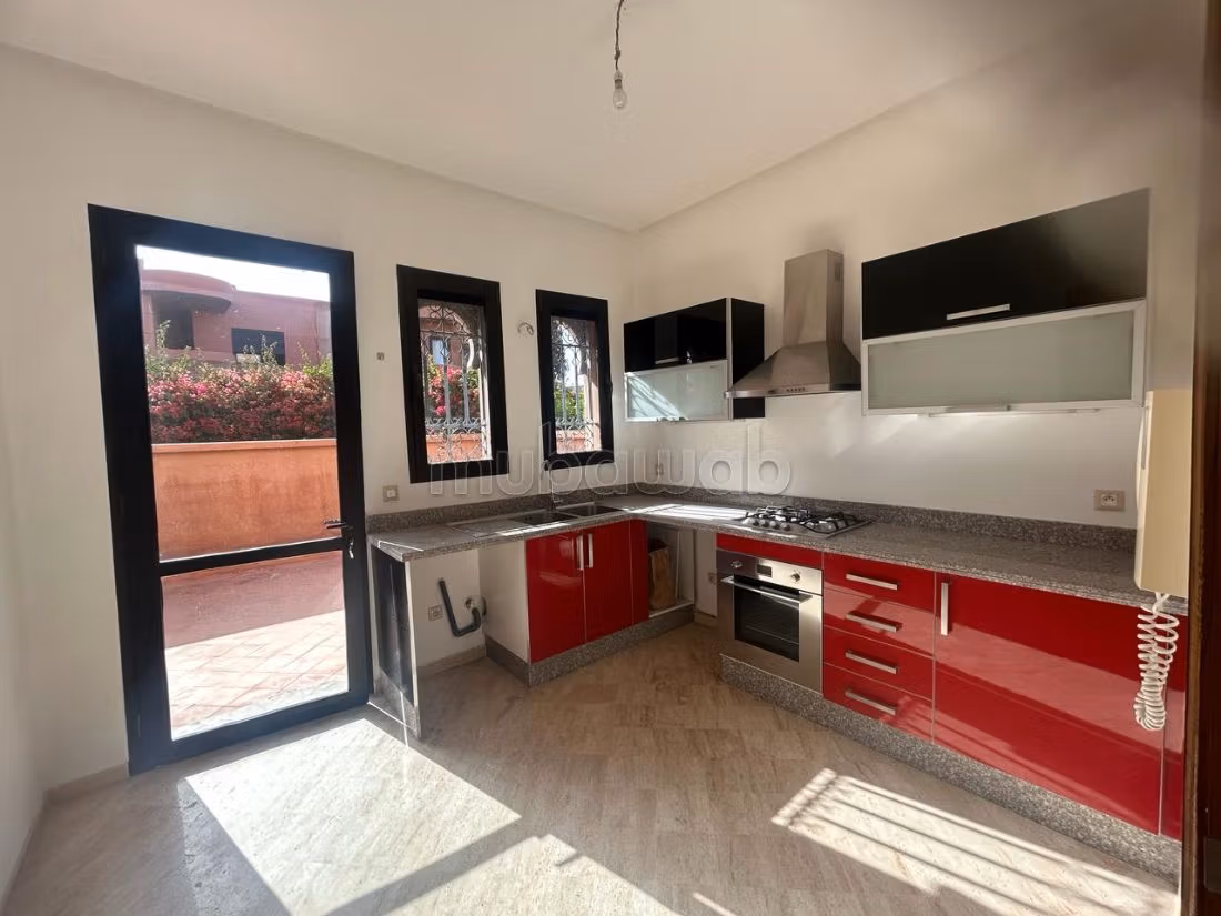 High quality house for sale in Route de Fez. 3 large rooms. Air conditioning and swimming pool. 