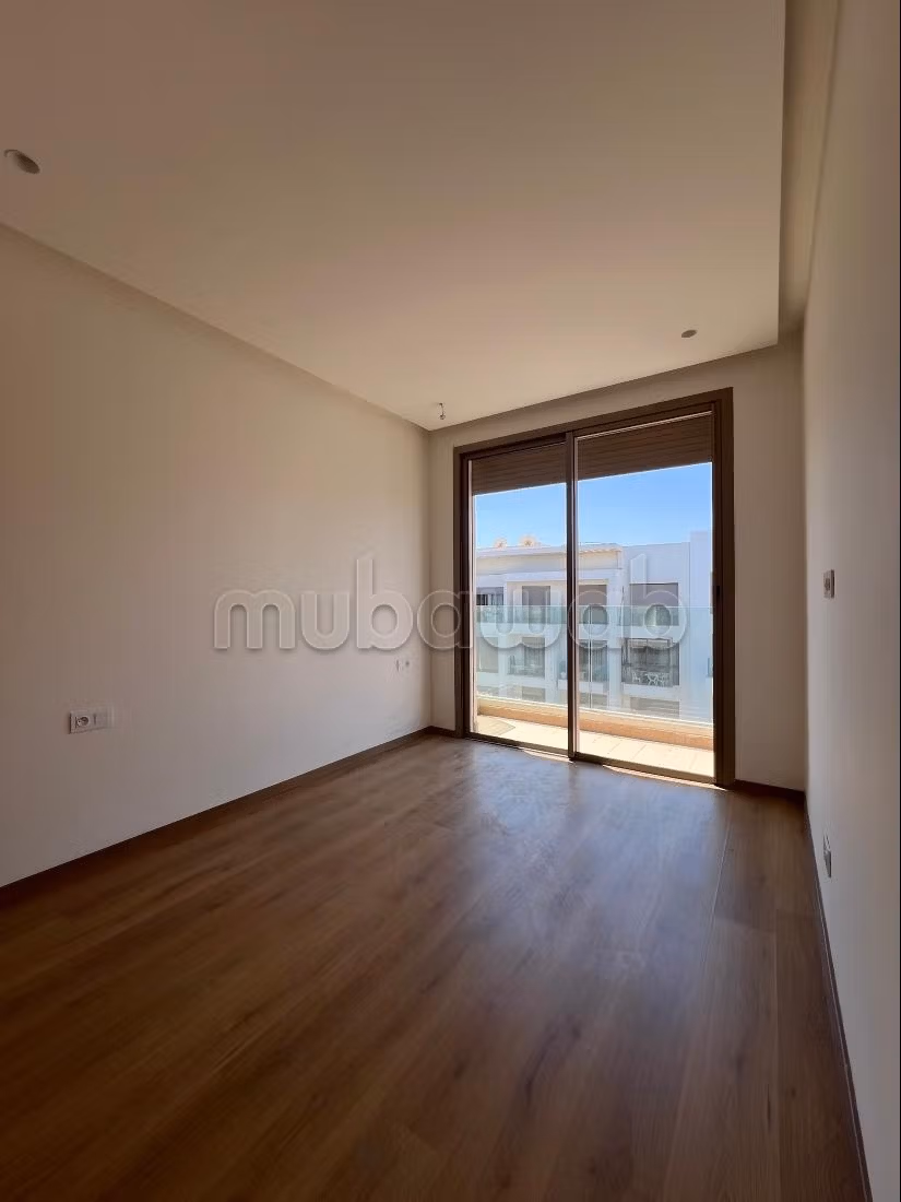 À louer, appartement, salon, deux chambres, proche de l’hôpital Sheikh Khalifa — 3