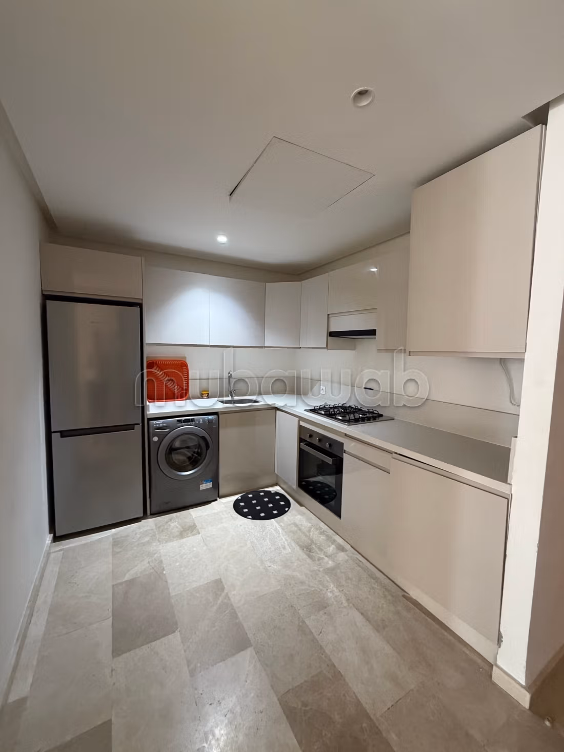 À louer, appartement, salon, deux chambres, proche de l’hôpital Sheikh Khalifa — 6