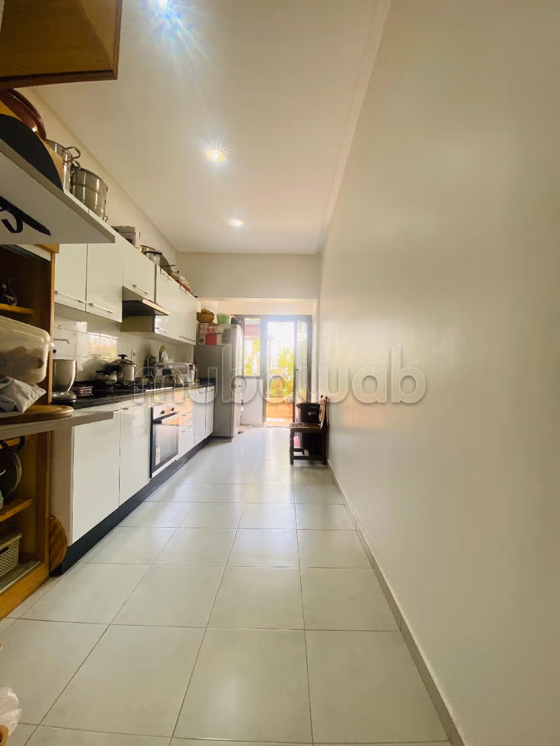 شقة رائعة للبيع ب فيكتوريا. 3 غرف ممتازة. مع المرآب والمصعد