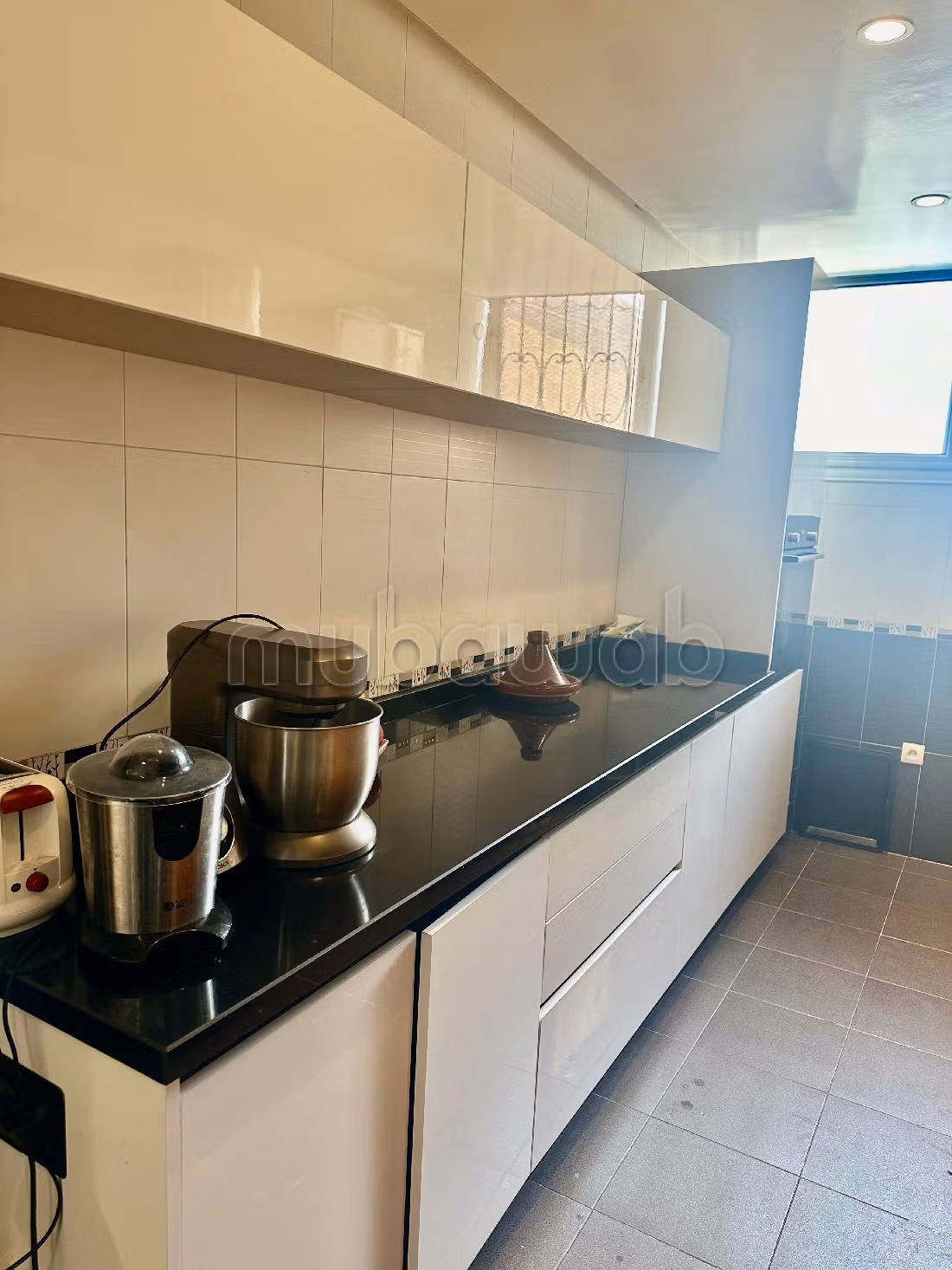 شقة للشراء ببوسيجور. 2 غرف ممتازة. مصعد وأماكن وقوف السيارات