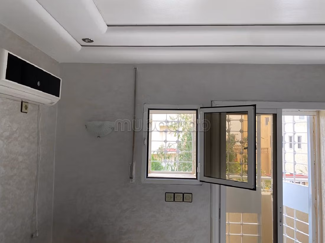 منزل ممتاز للبيع ب رياض اسلي. 4 غرف. حديقة وشرفة