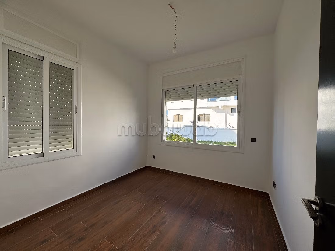 شقة جميلة للبيع ب اشقار. 4 قطع رائعة. باب متين،إقامة مؤمنة