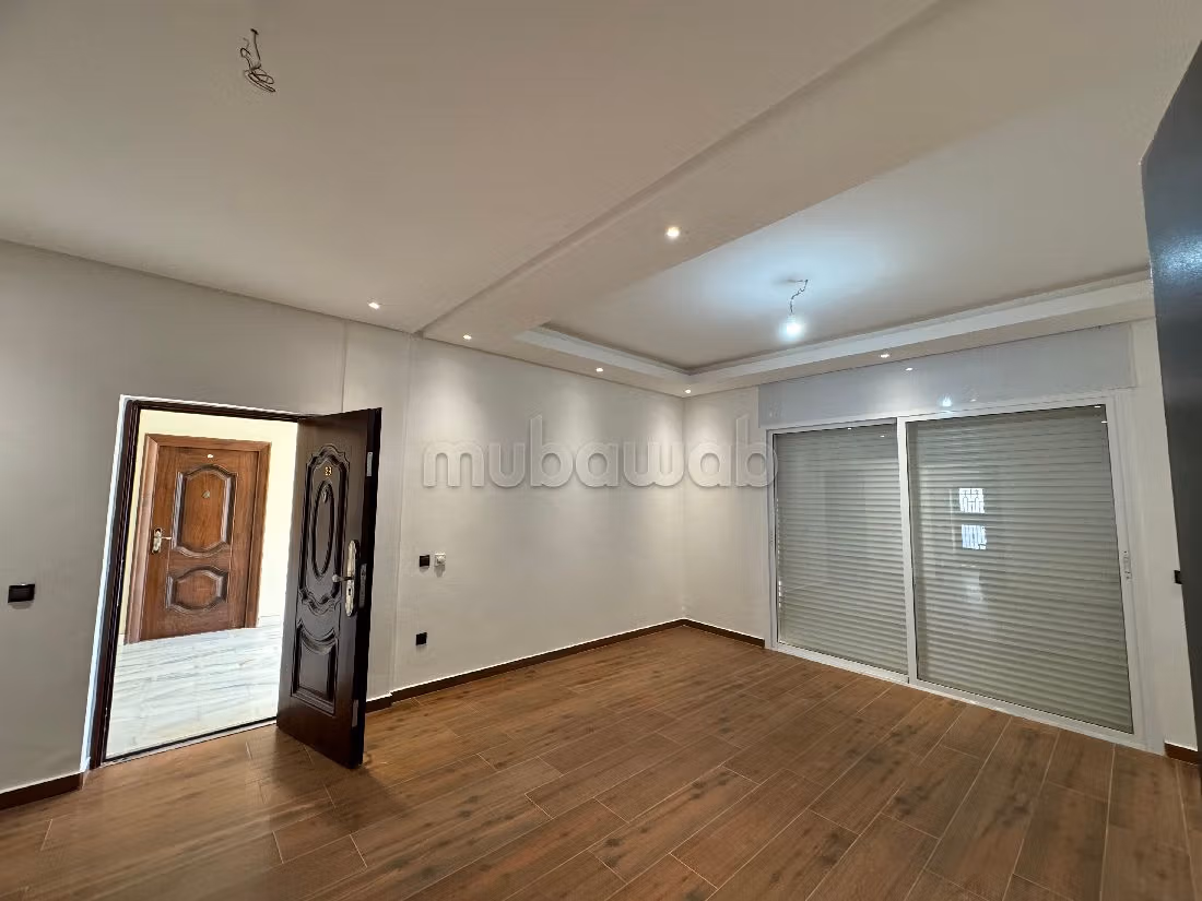 شقة جميلة للبيع ب اشقار. 4 قطع رائعة. باب متين،إقامة مؤمنة