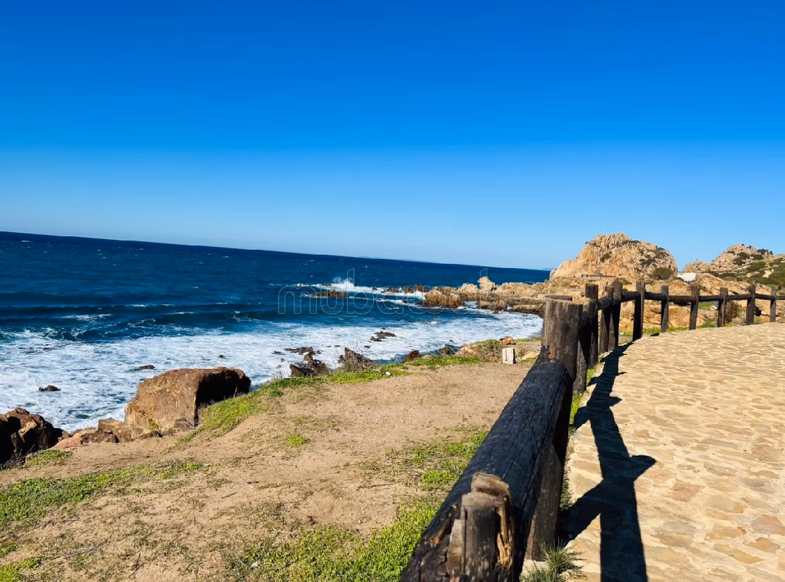 شقة جميلة للبيع ب اشقار. 4 قطع رائعة. باب متين،إقامة مؤمنة