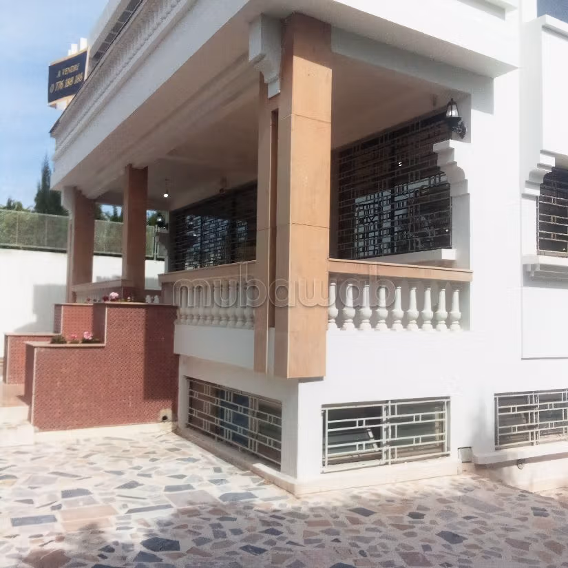 High quality house for sale in Anfa Supérieur. 14 rooms. Gardeners, Large terrace