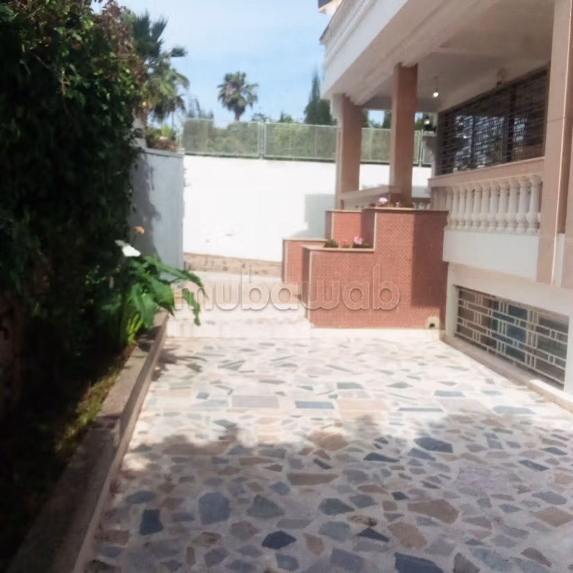 High quality house for sale in Anfa Supérieur. 14 rooms. Gardeners, Large terrace