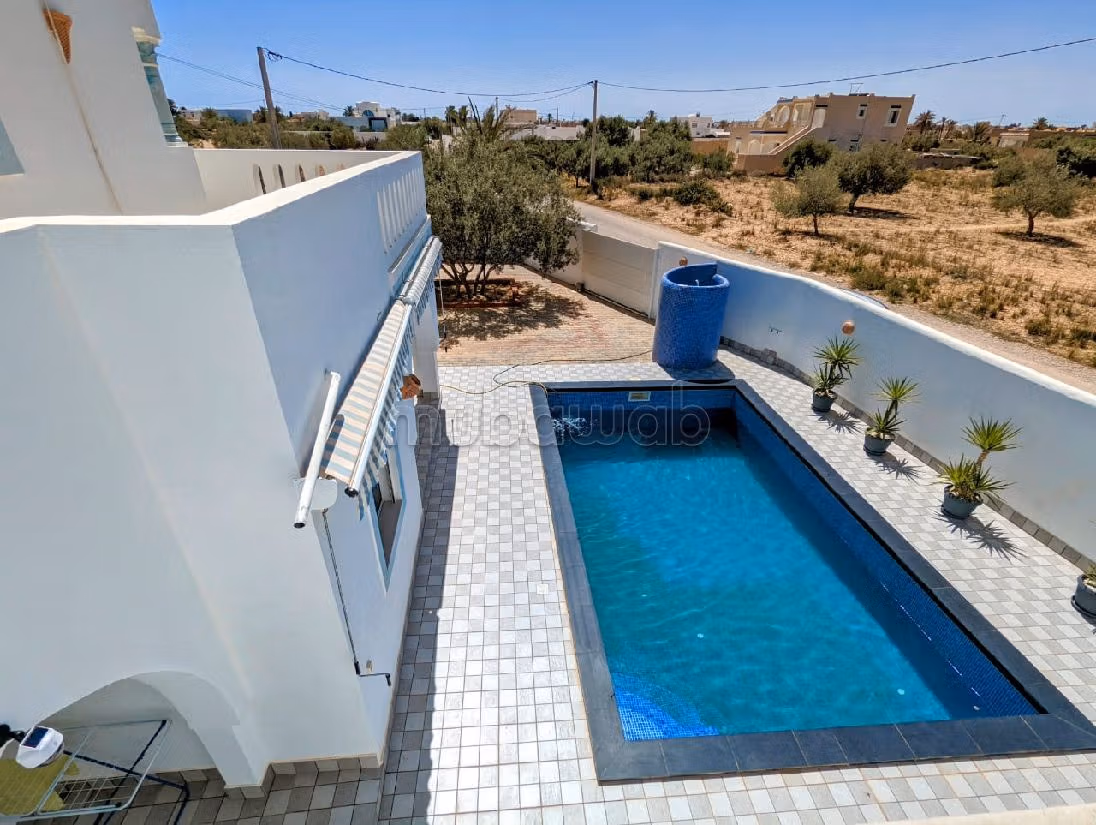 Eccezionale residenza di lusso in vendita a Djerba. 4 ampi locali. Impianto di aria condizionata e piscina. 