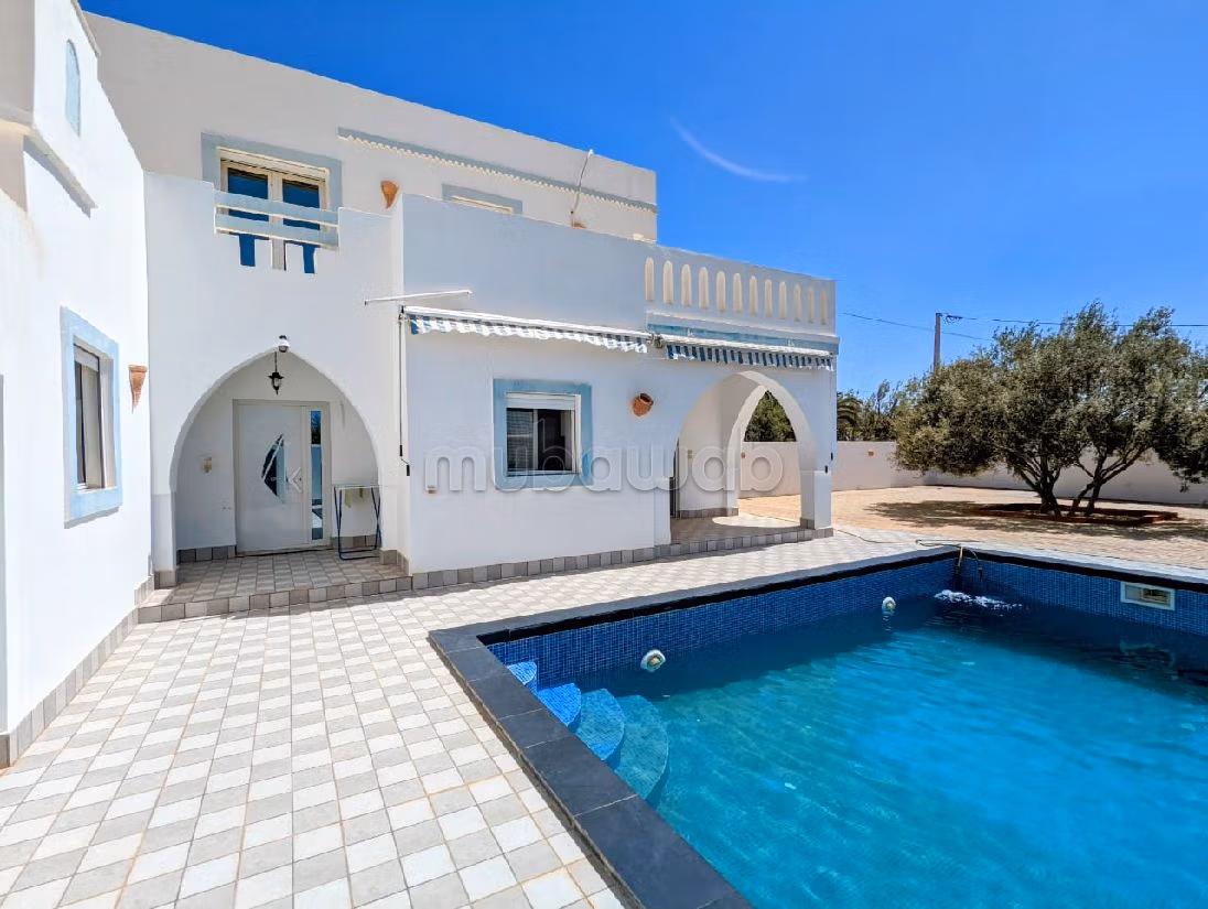 Eccezionale residenza di lusso in vendita a Djerba. 4 ampi locali. Impianto di aria condizionata e piscina. 