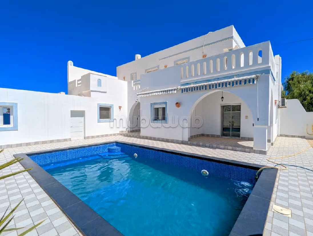 Eccezionale residenza di lusso in vendita a Djerba. 4 ampi locali. Impianto di aria condizionata e piscina. 