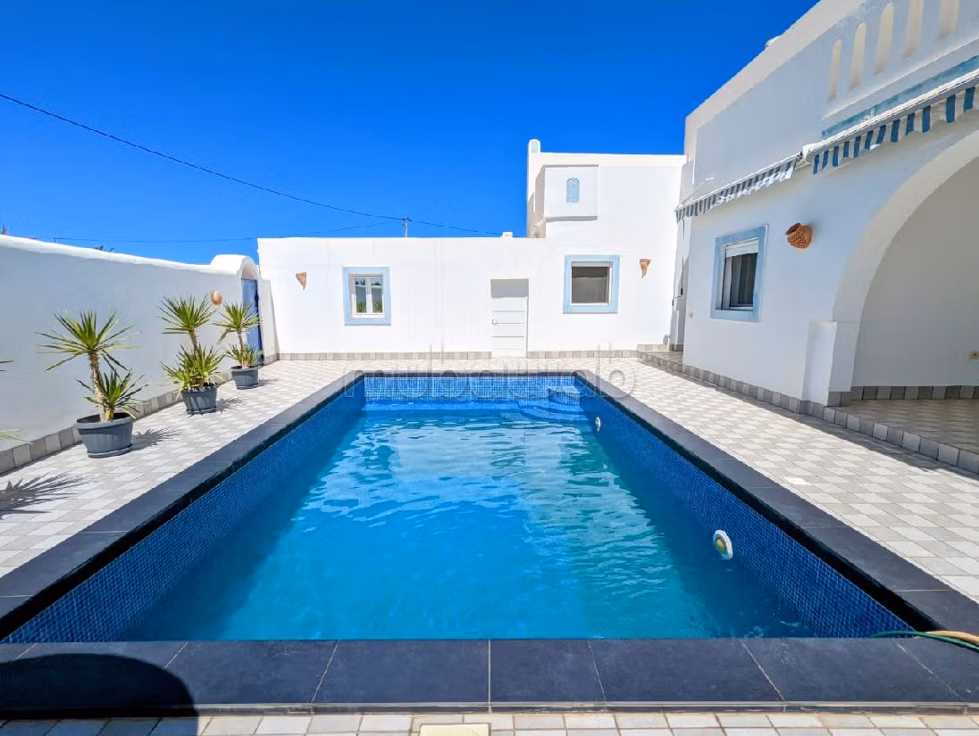 Eccezionale residenza di lusso in vendita a Djerba. 4 ampi locali. Impianto di aria condizionata e piscina. 