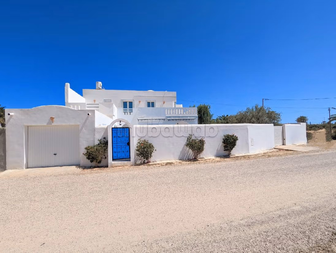 Eccezionale residenza di lusso in vendita a Djerba. 4 ampi locali. Impianto di aria condizionata e piscina. 