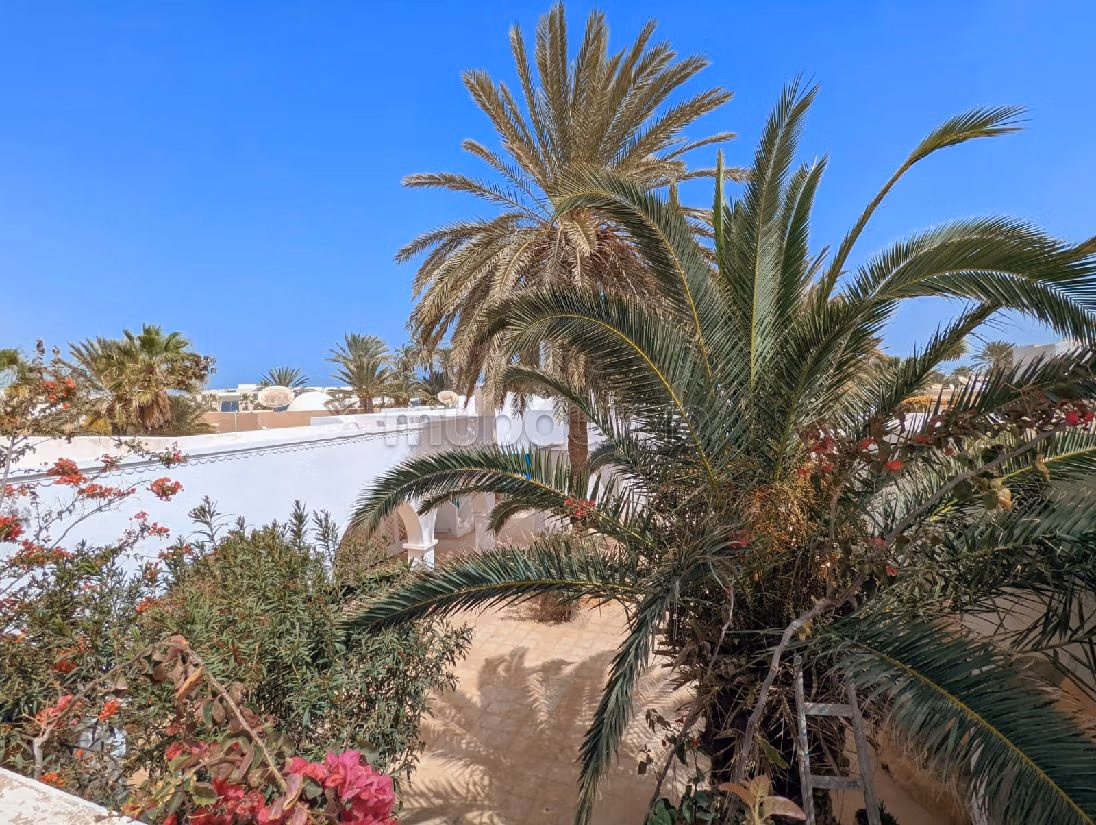 Magnifico riad in vendita a Djerba. Superficie di 274 m². Piscina e condizionatore. 