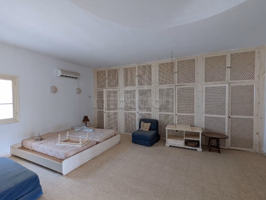 Magnifico riad in vendita a Djerba. Superficie di 274 m². Piscina e condizionatore. 