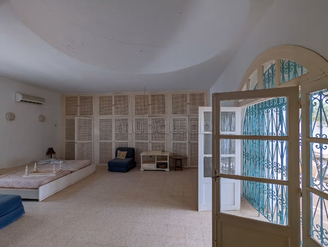 Magnifico riad in vendita a Djerba. Superficie di 274 m². Piscina e condizionatore. 