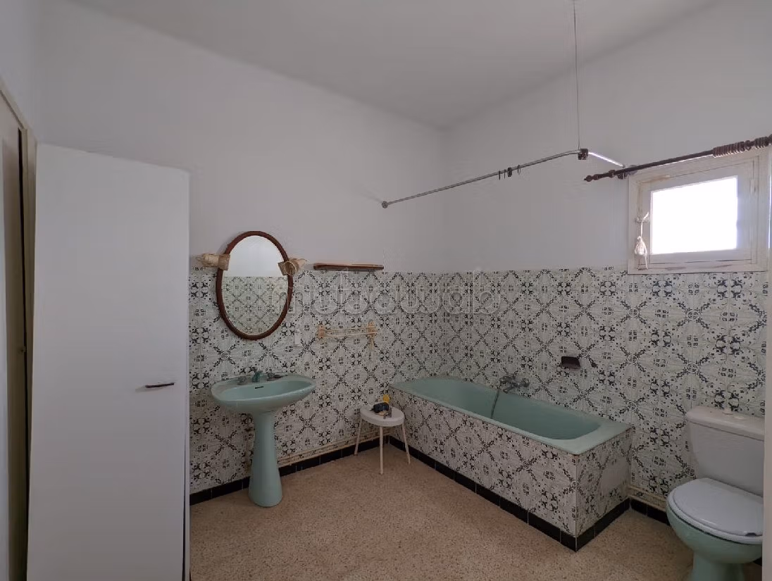 Magnifico riad in vendita a Djerba. Superficie di 274 m². Piscina e condizionatore. 