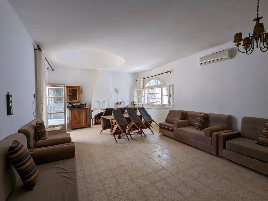 Magnifico riad in vendita a Djerba. Superficie di 274 m². Piscina e condizionatore. 