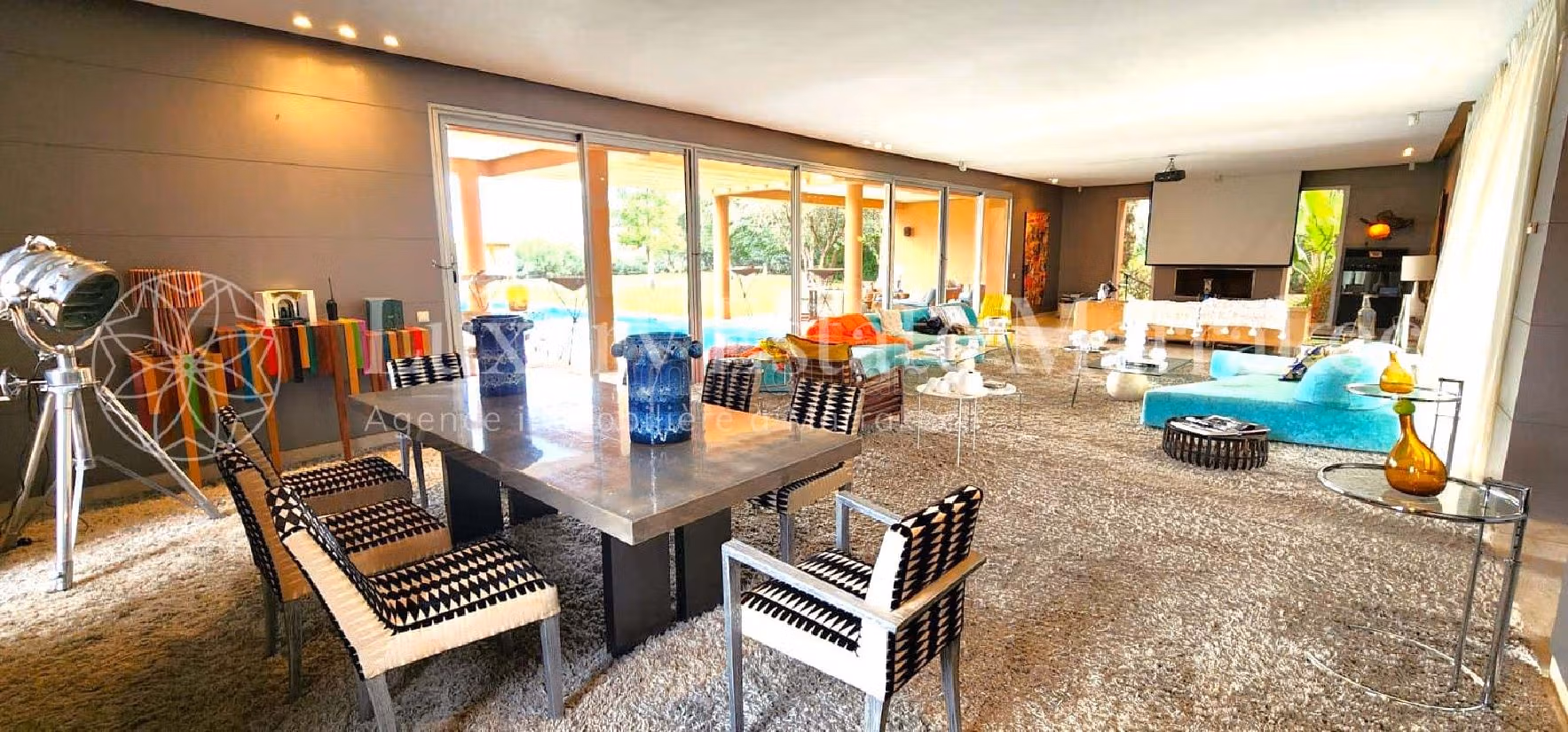 Magnífica villa en venta en Sidi Youssef. Área total 433 m². Bien decorado. 