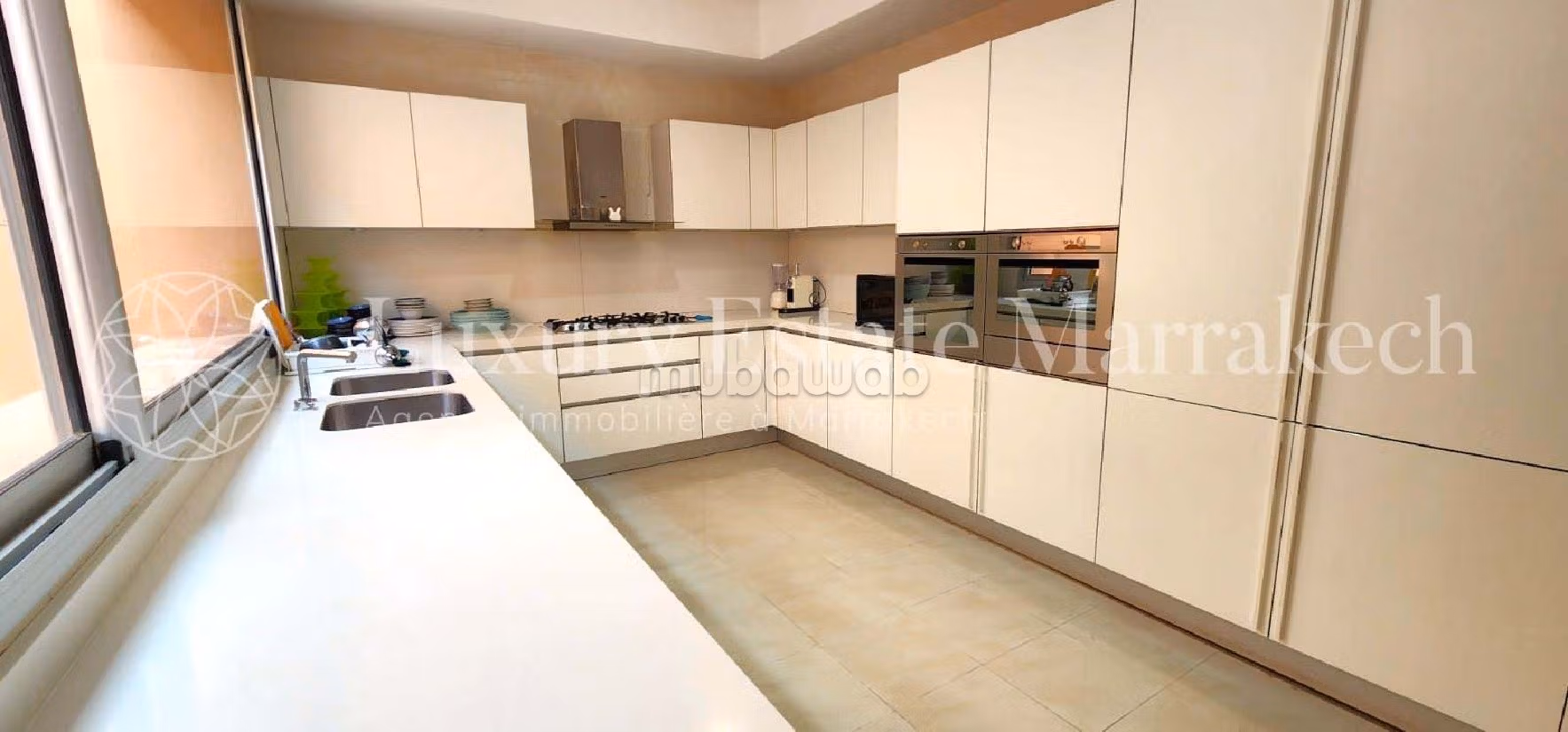 Magnífica villa en venta en Sidi Youssef. Área total 433 m². Bien decorado. 