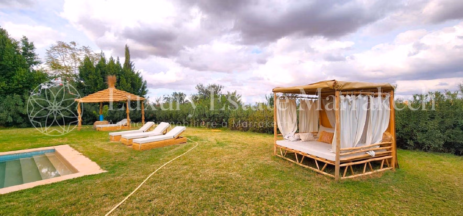 Magnífica villa en venta en Sidi Youssef. Área total 433 m². Bien decorado. 