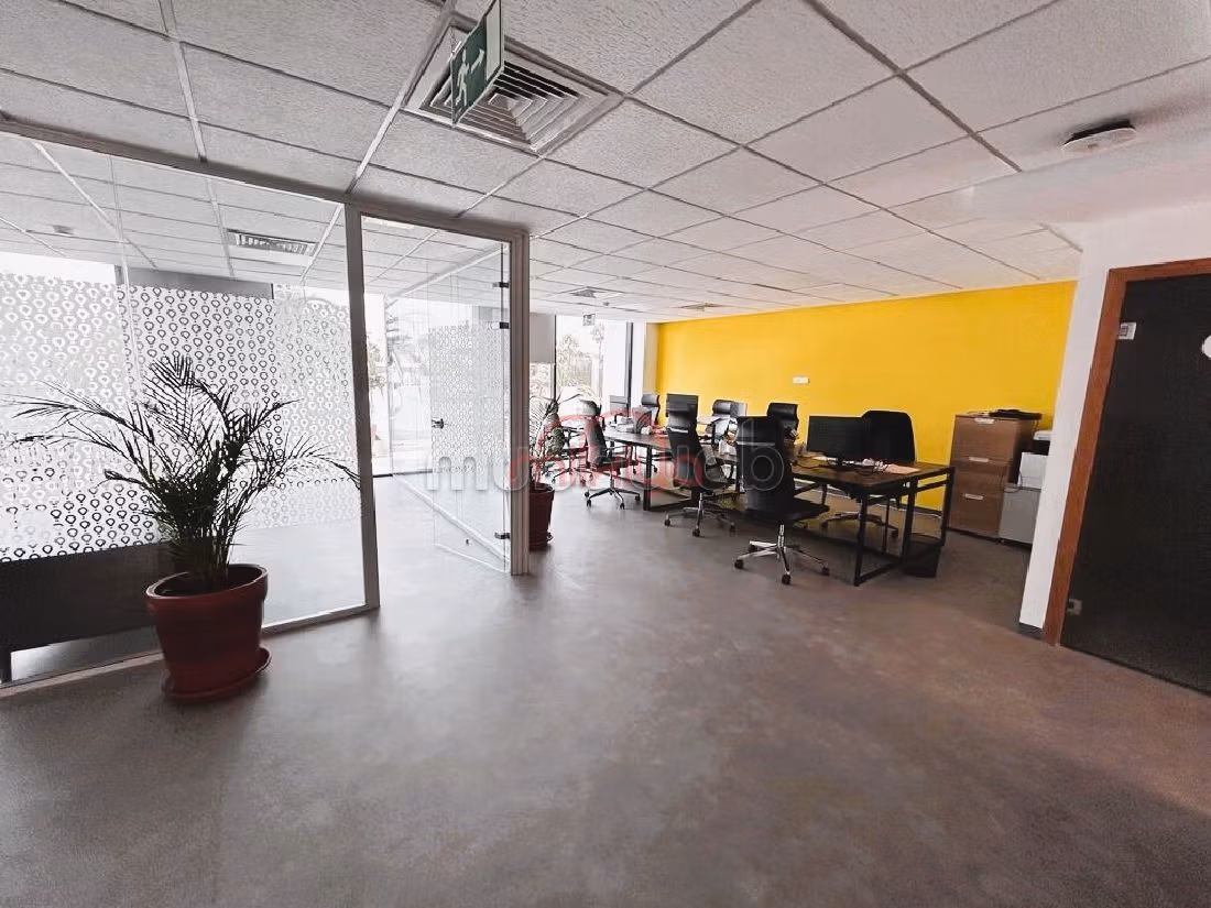 Offices for rent in Gauthier. Small area 900 m². Cellar