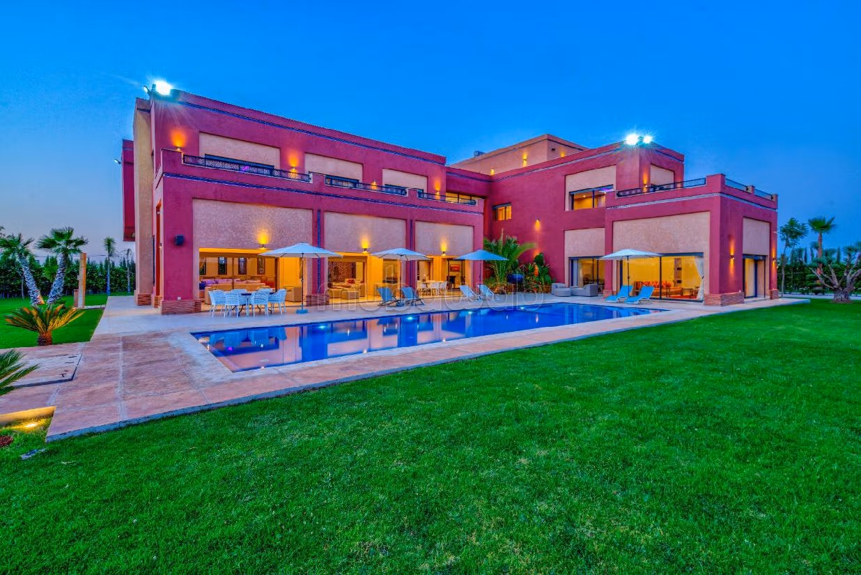 Villas y casas de lujo en alquiler en Route de l'Ourika. 10 bonitas habitaciones. Noche de hotel 1. 