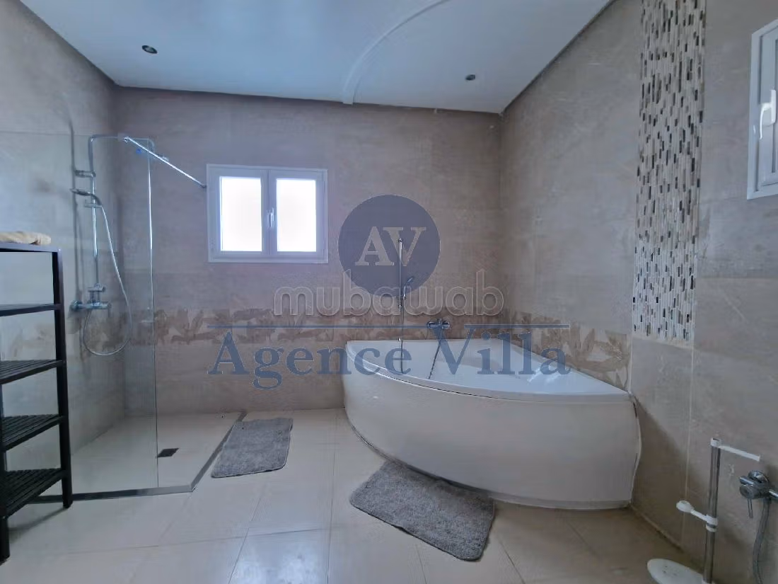 Eccezionale villa in vendita a Gammarth. Superficie di 400 m². Casa con piscina. 