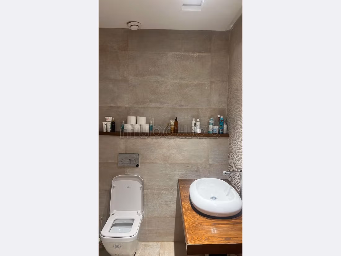 Find an apartment to buy in Ferme Bretonne Hay Arraha. 5 rooms. Well decorated