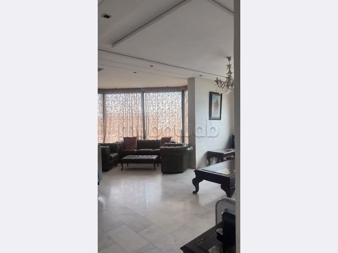 Find an apartment to buy in Ferme Bretonne Hay Arraha. 5 rooms. Well decorated