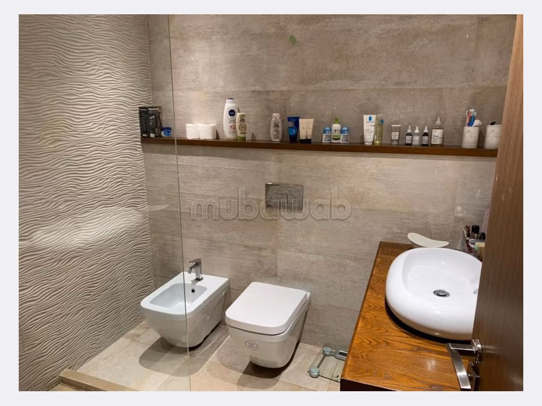 Find an apartment to buy in Ferme Bretonne Hay Arraha. 5 rooms. Well decorated