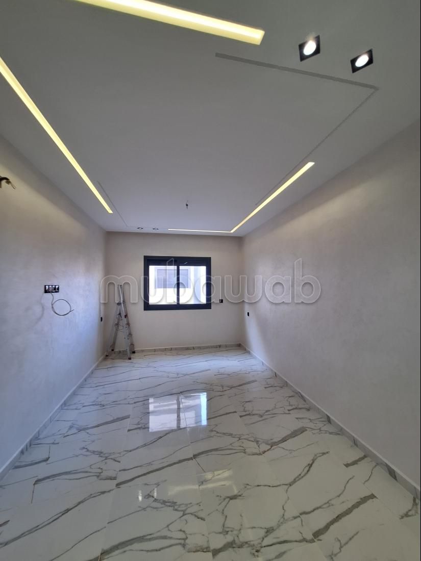 Piso en venta. 3 dormitorios. Terraza.