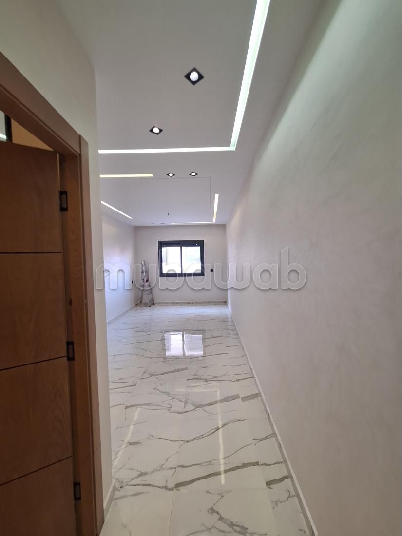 Piso en venta. 3 dormitorios. Terraza.