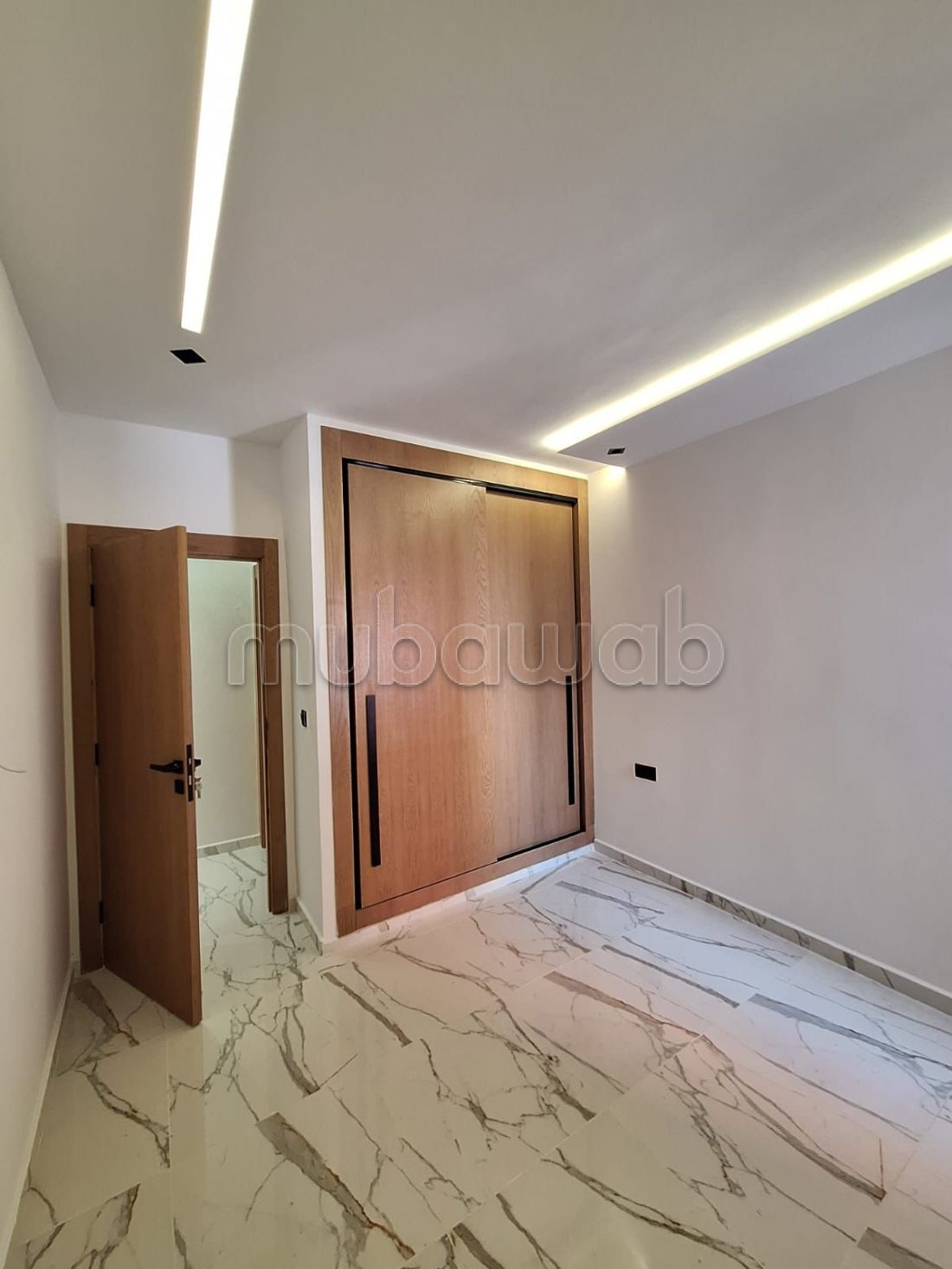 Piso en venta. 3 dormitorios. Terraza.