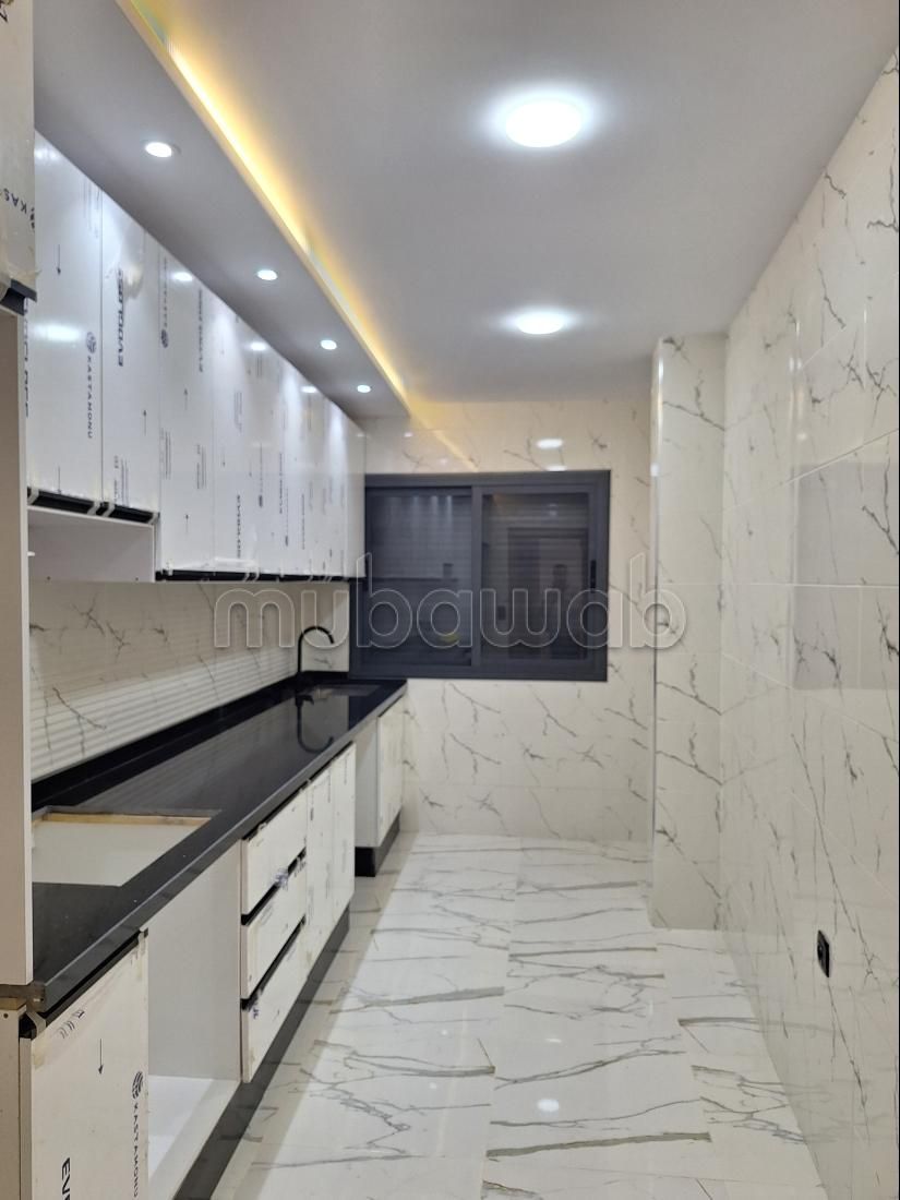 Piso en venta. 3 dormitorios. Terraza.