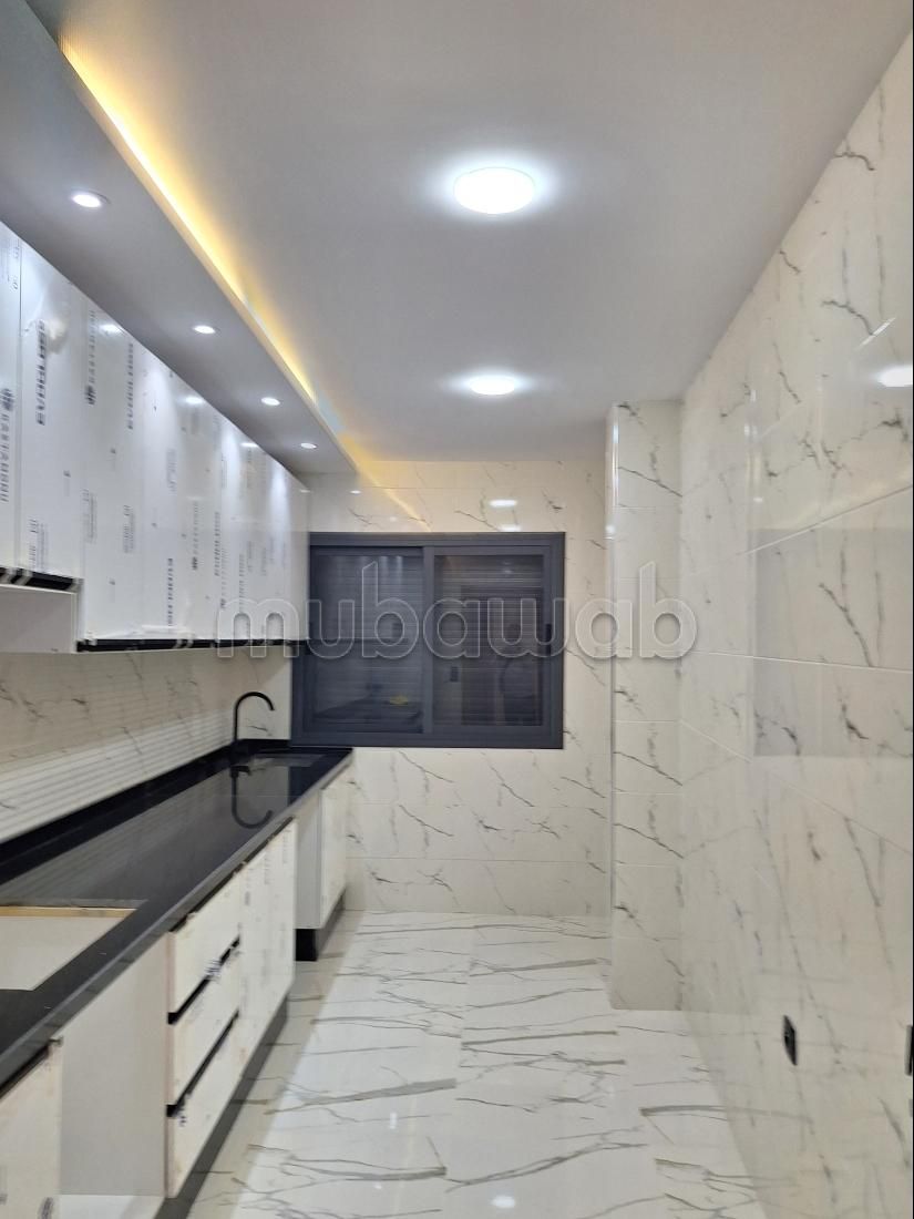 Piso en venta. 3 dormitorios. Terraza.