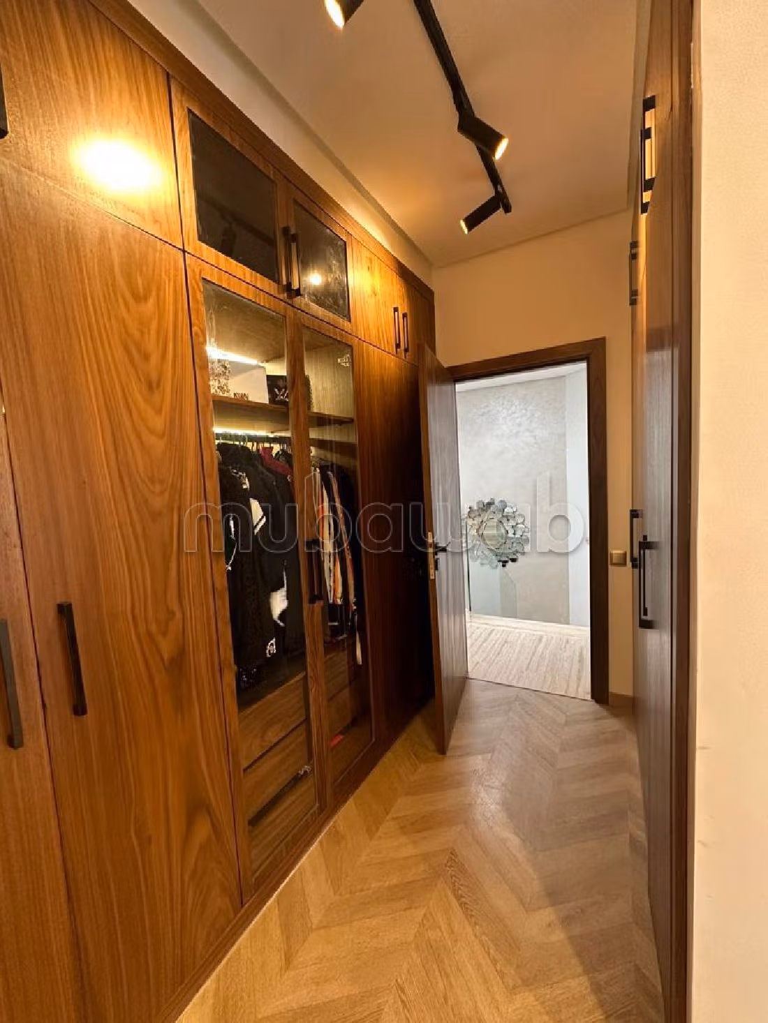 Splendide villa à vendre à Californie 450m2.4 chambres agréables. Cheminée, piscine