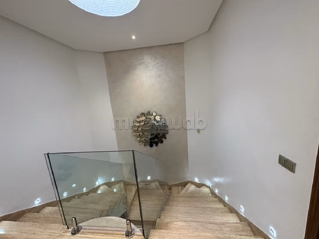 Splendide villa à vendre à Californie 450m2.4 chambres agréables. Cheminée, piscine