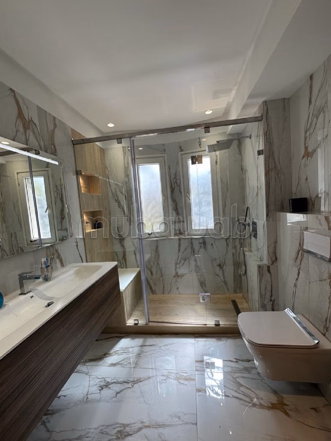 Splendide villa à vendre à Californie 450m2.4 chambres agréables. Cheminée, piscine