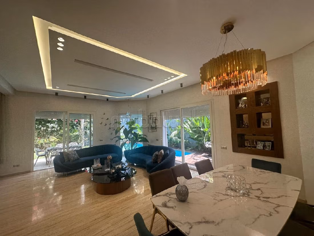 Splendide villa à vendre à Californie 450m2.4 chambres agréables. Cheminée, piscine