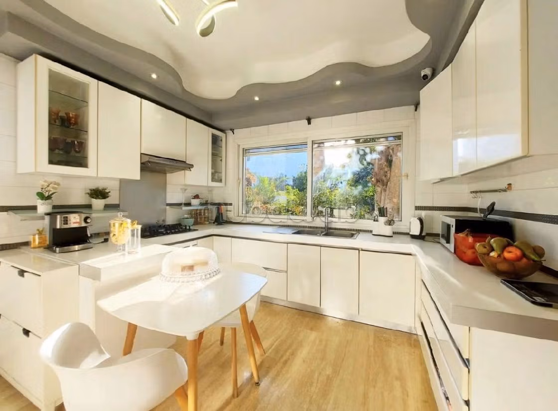 Splendide villa à vendre à Californie 450m2.4 chambres agréables. Cheminée, piscine