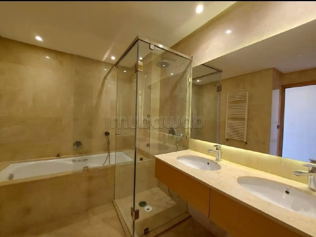 High quality villa for rent. 3 beautiful rooms. Usable fireplace, Large swimming pool. 