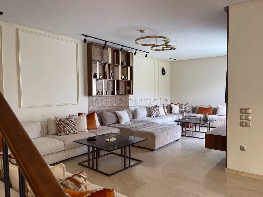 فيلا ممتازة للبيع بحد السوالم. 4 غرف ممتازة. شرفة جميلة وحديقة.