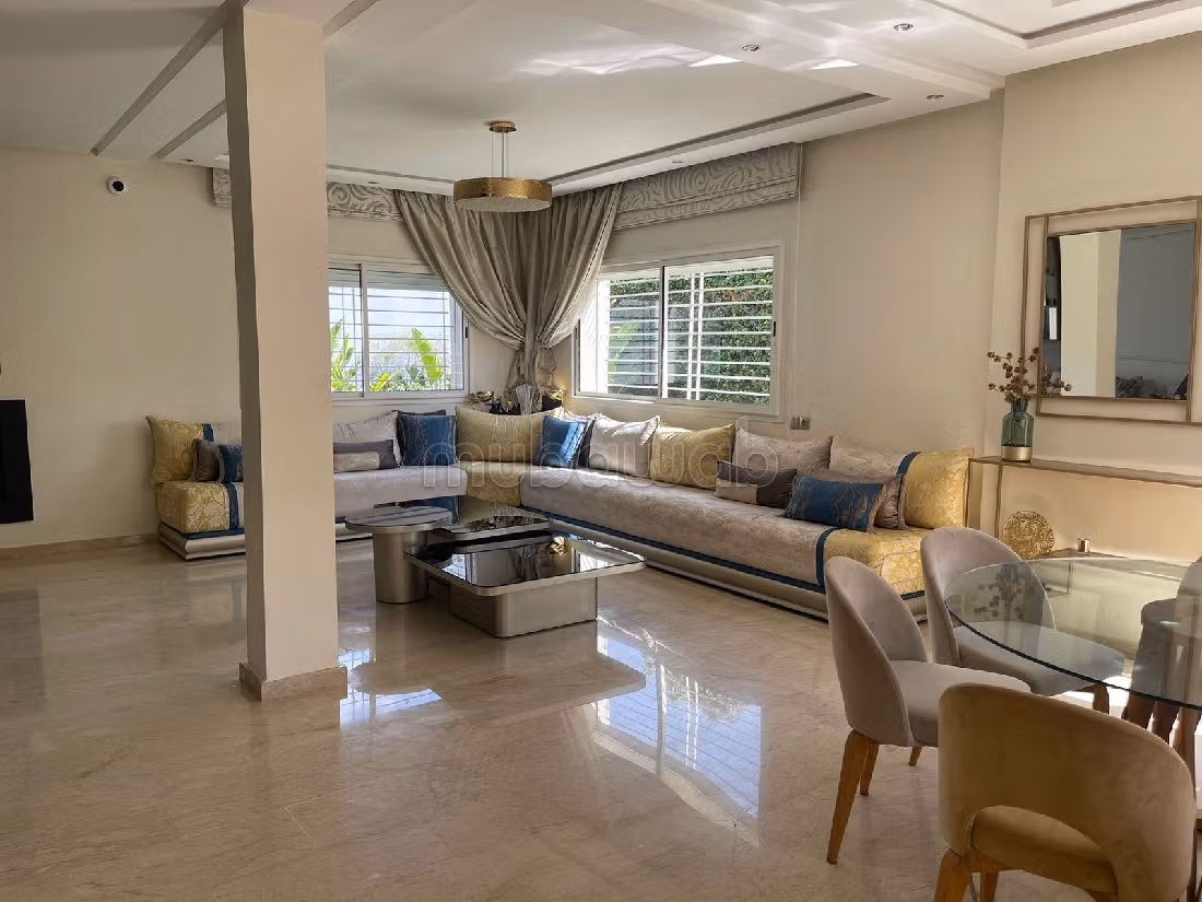 فيلا ممتازة للبيع بحد السوالم. 4 غرف ممتازة. شرفة جميلة وحديقة.