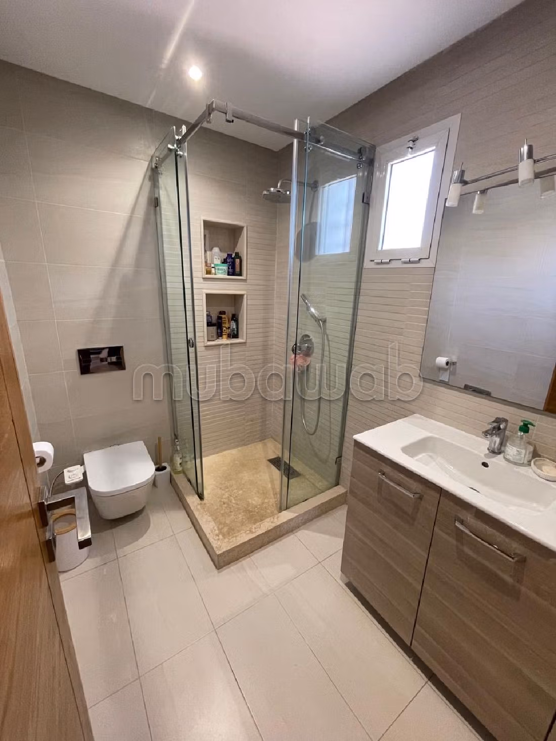 فيلا ممتازة للبيع بحد السوالم. 4 غرف ممتازة. شرفة جميلة وحديقة.