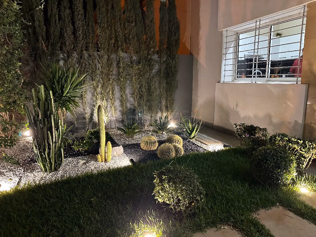 فيلا ممتازة للبيع بحد السوالم. 4 غرف ممتازة. شرفة جميلة وحديقة.