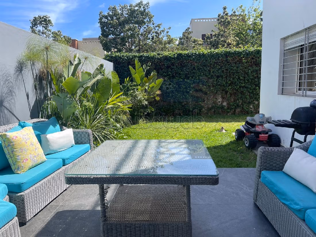 فيلا ممتازة للبيع بحد السوالم. 4 غرف ممتازة. شرفة جميلة وحديقة.