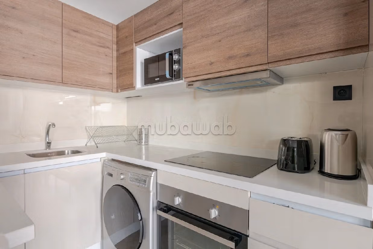 Apartment for rent in Triangle d'Or. Small area 75 m². Caretaker service available, General air conditioning