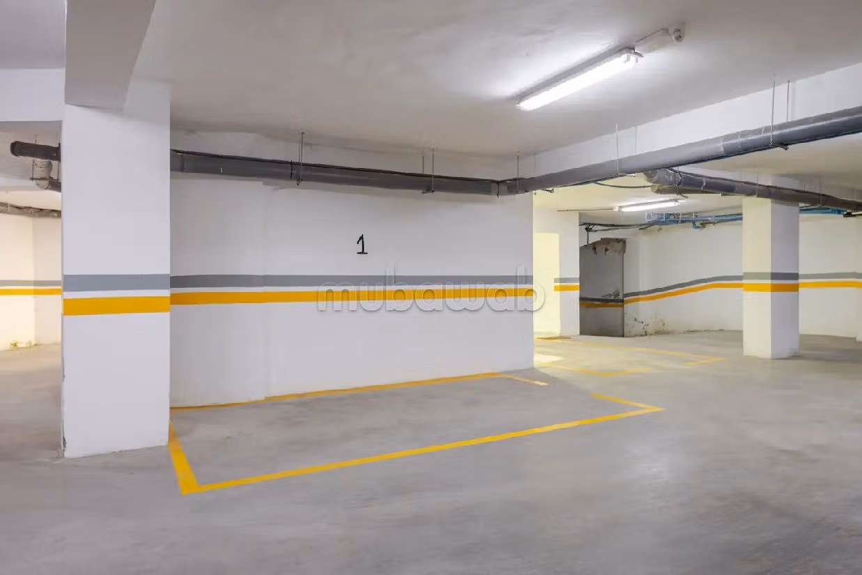 Apartment for rent in Triangle d'Or. Small area 75 m². Caretaker service available, General air conditioning